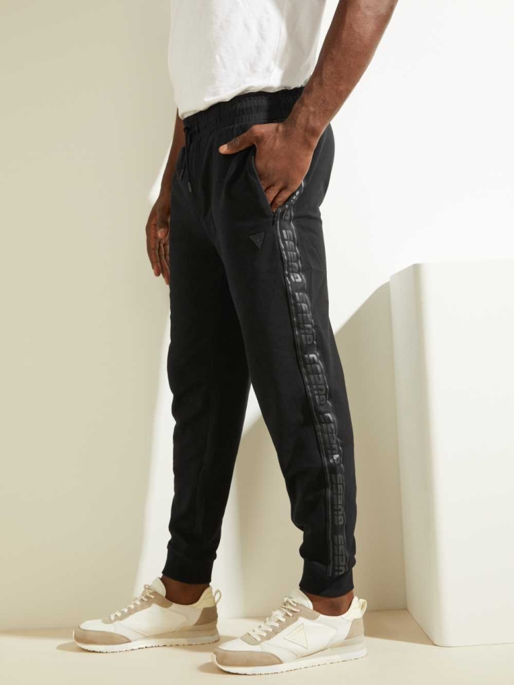 Black Men's GUESS Arlo Logo Joggers | USA41LTDAR