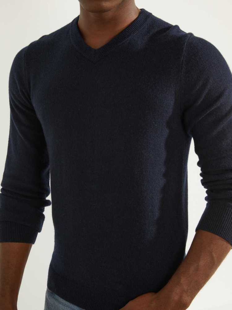 Dark Blue Men's GUESS Owen V-Neck Sweaters | USA96QNEGW